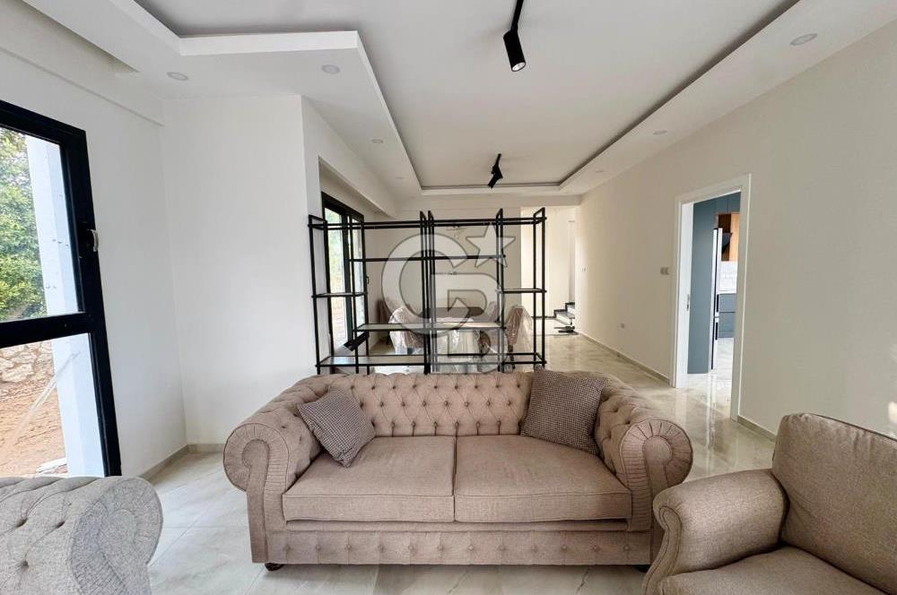 Kıbrıs Girne Edremit te Ana Yola Yakın   Satılık 3+1 Özel Havuzlu Çok Özel Villa