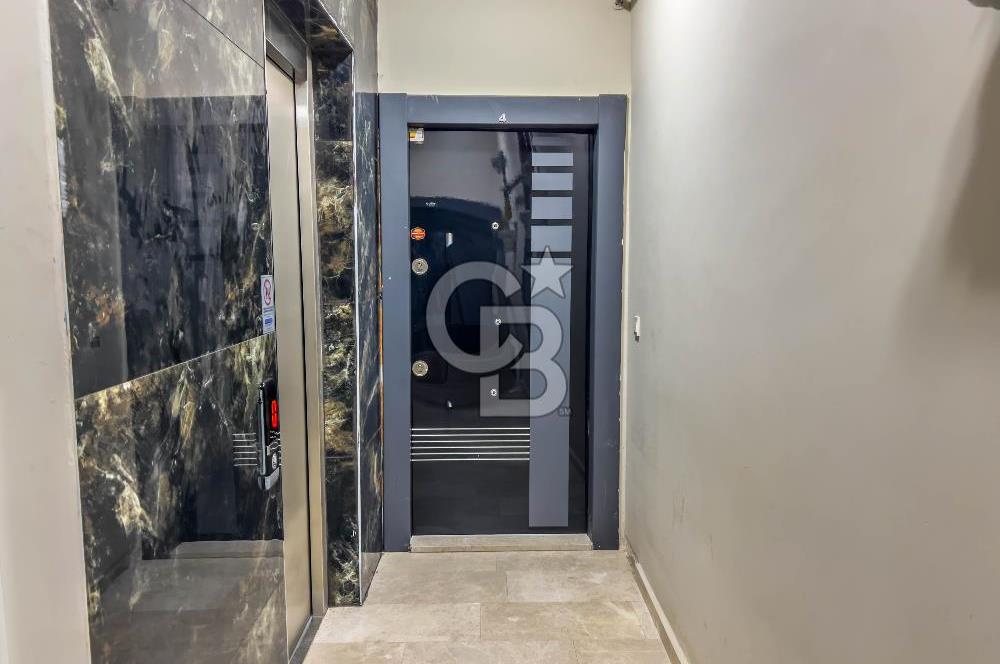 İçerenköy'de Muhteşem Konumlu Temiz Boş 3+1 Daire