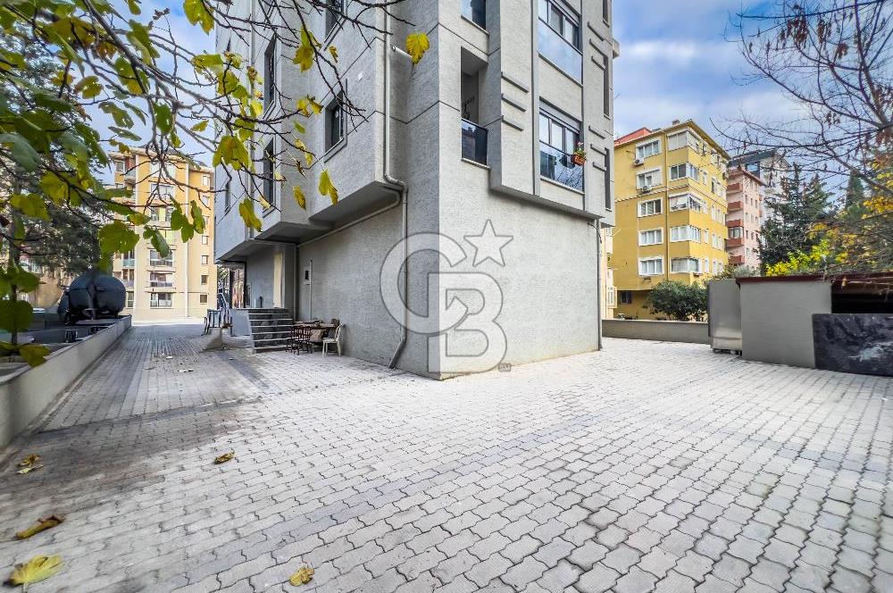 İçerenköy'de Muhteşem Konumlu Temiz Boş 3+1 Daire