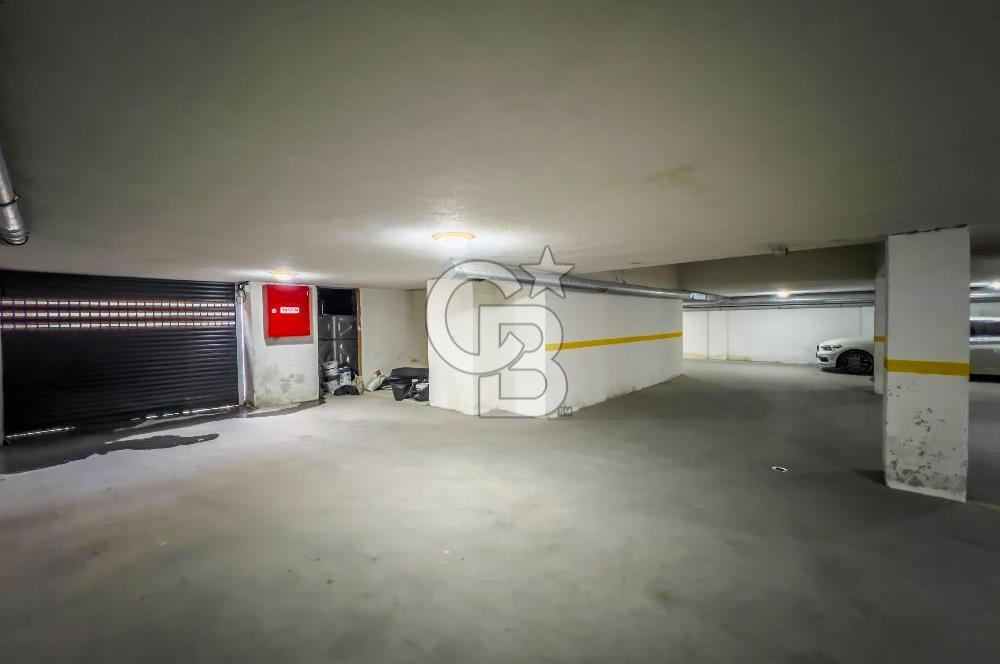 İçerenköy'de Muhteşem Konumlu Temiz Boş 3+1 Daire