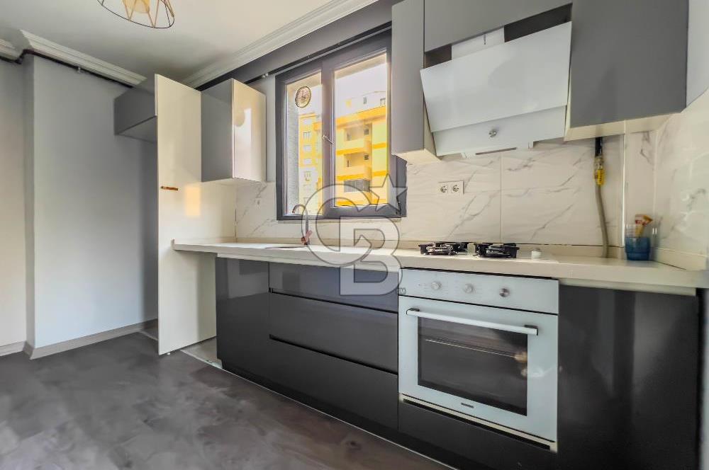 İçerenköy'de Muhteşem Konumlu Temiz Boş 3+1 Daire