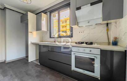 İçerenköy'de Muhteşem Konumlu Temiz Boş 3+1 Daire