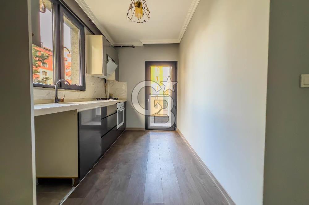 İçerenköy'de Muhteşem Konumlu Temiz Boş 3+1 Daire