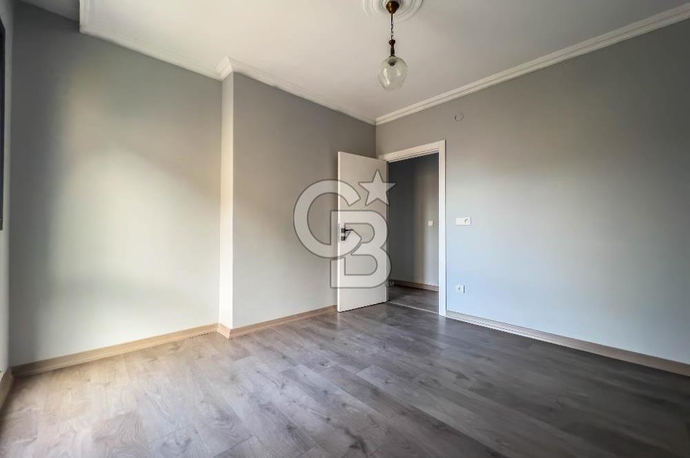 İçerenköy'de Muhteşem Konumlu Temiz Boş 3+1 Daire