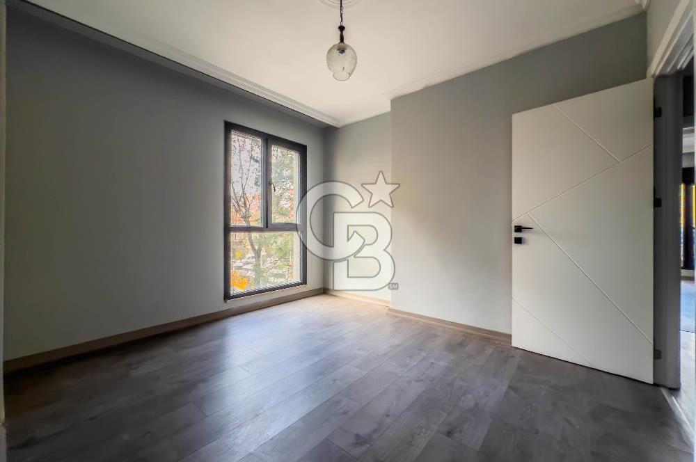 İçerenköy'de Muhteşem Konumlu Temiz Boş 3+1 Daire