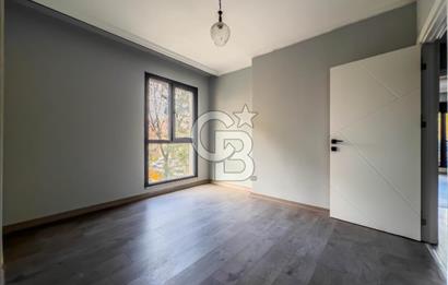İçerenköy'de Muhteşem Konumlu Temiz Boş 3+1 Daire