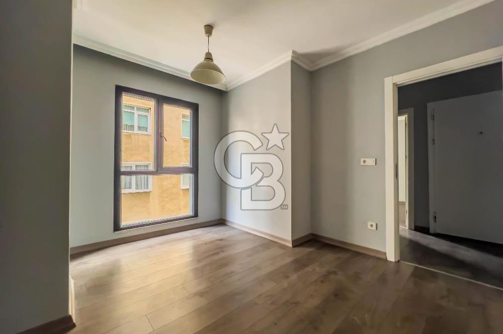 İçerenköy'de Muhteşem Konumlu Temiz Boş 3+1 Daire