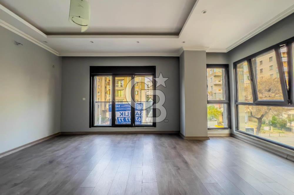 İçerenköy'de Muhteşem Konumlu Temiz Boş 3+1 Daire