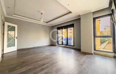 İçerenköy'de Muhteşem Konumlu Temiz Boş 3+1 Daire