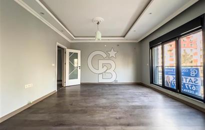 İçerenköy'de Muhteşem Konumlu Temiz Boş 3+1 Daire