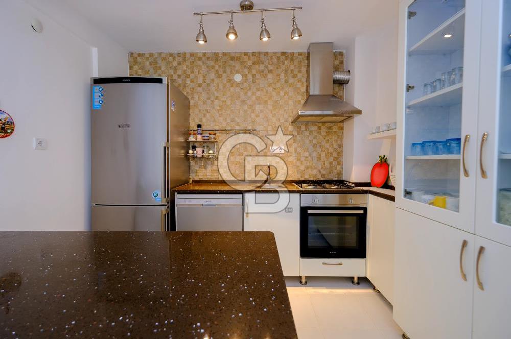 YALOVA ARMUTLUDA DENİZE SIFIR PLAJLI SİTE İÇİ 4+1 SATILIK VİLLA