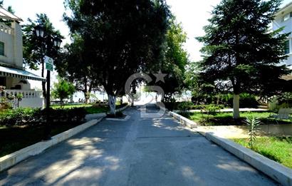YALOVA ARMUTLUDA DENİZE SIFIR PLAJLI SİTE İÇİ 4+1 SATILIK VİLLA