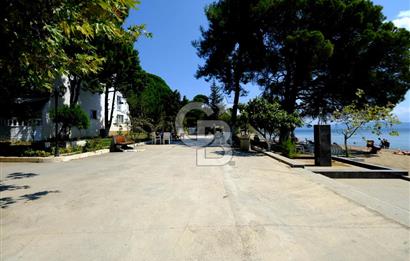 YALOVA ARMUTLUDA DENİZE SIFIR PLAJLI SİTE İÇİ 4+1 SATILIK VİLLA