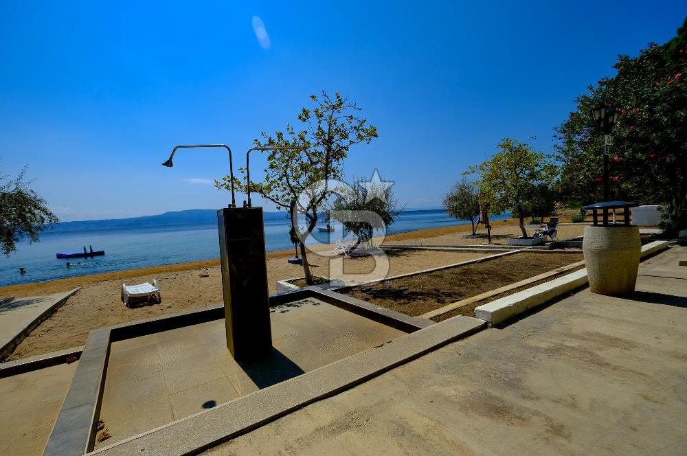 YALOVA ARMUTLUDA DENİZE SIFIR PLAJLI SİTE İÇİ 4+1 SATILIK VİLLA