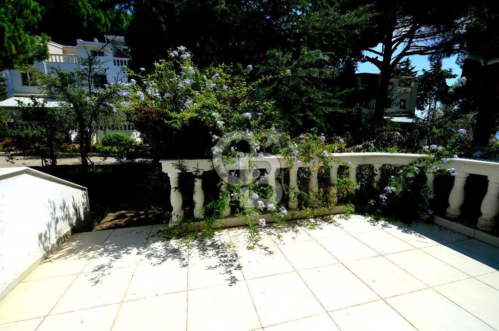 YALOVA ARMUTLUDA DENİZE SIFIR PLAJLI SİTE İÇİ 4+1 SATILIK VİLLA