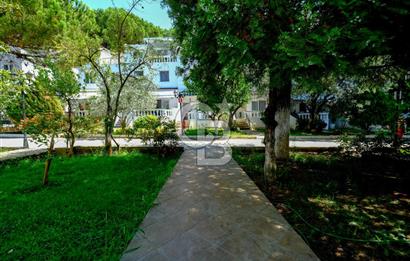 YALOVA ARMUTLUDA DENİZE SIFIR PLAJLI SİTE İÇİ 4+1 SATILIK VİLLA