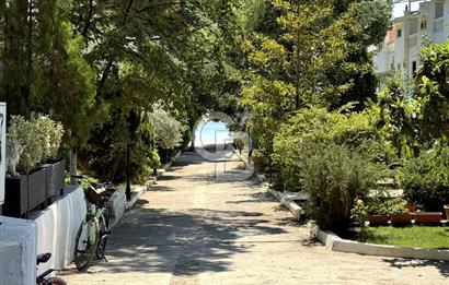 YALOVA ARMUTLUDA DENİZE SIFIR PLAJLI SİTE İÇİ 4+1 SATILIK VİLLA