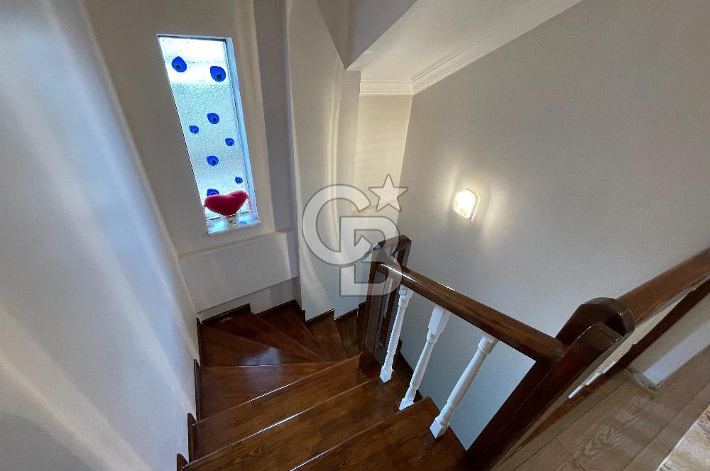 BAŞİSKELE BARBAROS MAHALLESİ'NDE SATILIK 4+1 ÇATI DUBLEKS