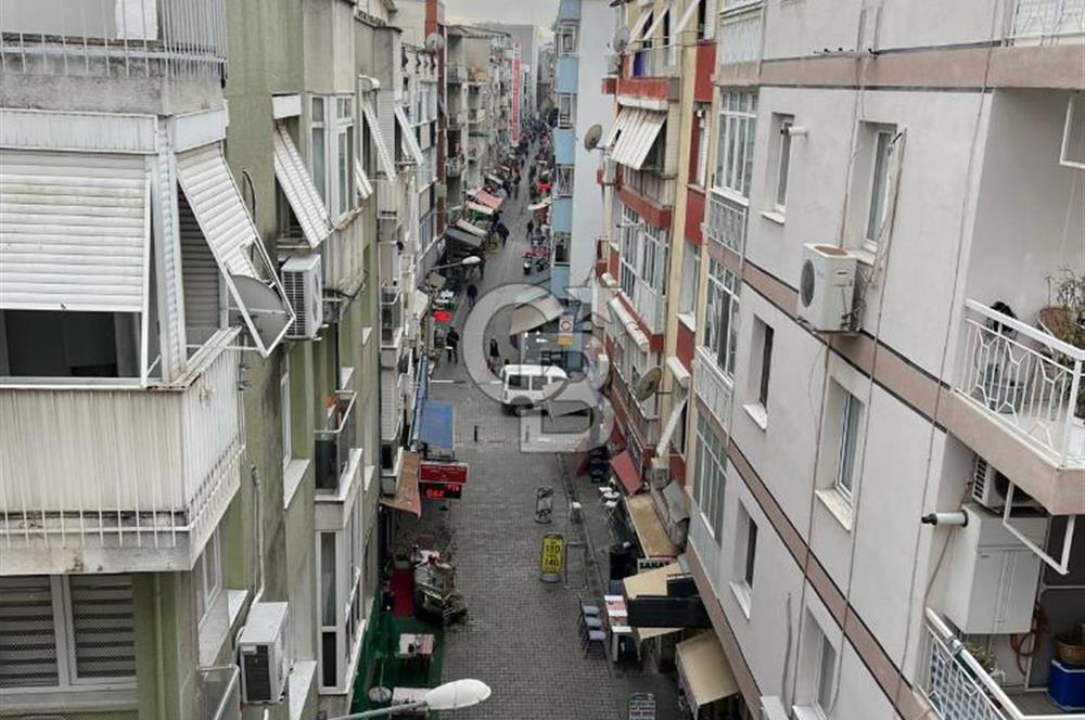 Karşıyaka Sahile Çok Yakın Mevkide Satılık 3+1 Daire