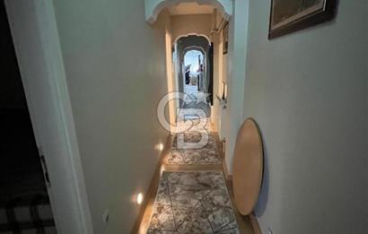 Karşıyaka Sahile Çok Yakın Mevkide Satılık 3+1 Daire