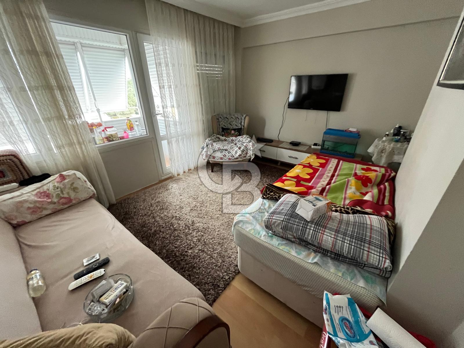 Karşıyaka Sahile Çok Yakın Mevkide Satılık 3+1 Daire