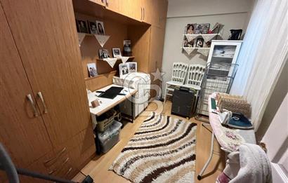 Karşıyaka Sahile Çok Yakın Mevkide Satılık 3+1 Daire