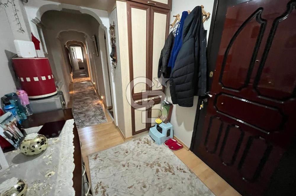 Karşıyaka Sahile Çok Yakın Mevkide Satılık 3+1 Daire