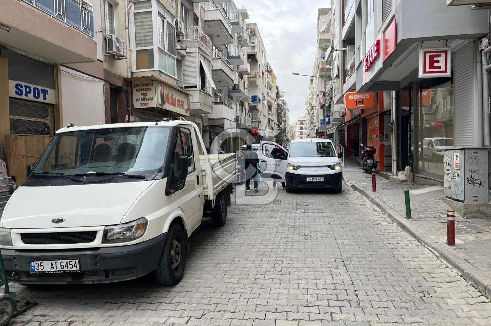 Karşıyaka Sahile Çok Yakın Mevkide Satılık 3+1 Daire