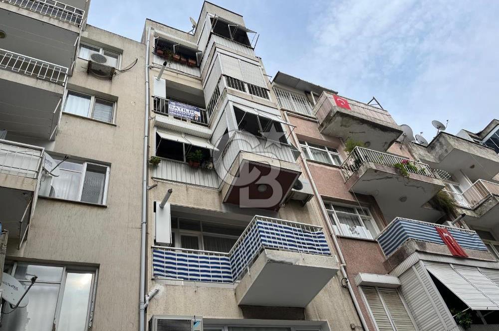 Karşıyaka Sahile Çok Yakın Mevkide Satılık 3+1 Daire