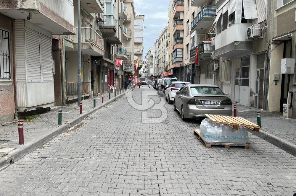 Karşıyaka Sahile Çok Yakın Mevkide Satılık 3+1 Daire