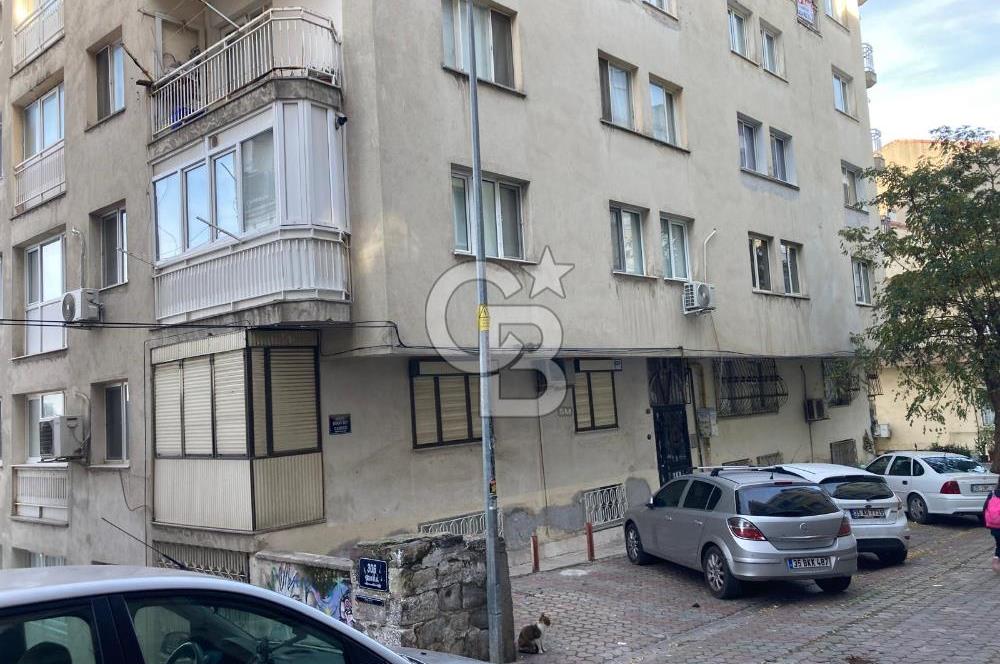 Tarihi Asansör de Deniz Manzaralı Satılık 3+1 Daire