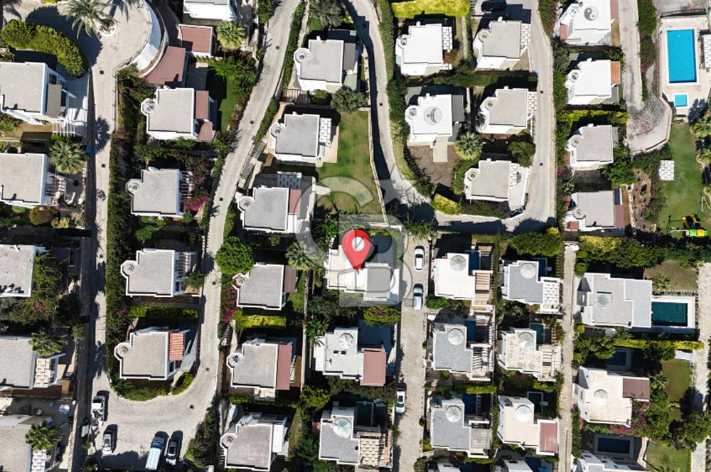 Bodrum Satılık Gündoğan'da Özel Plajlı, Deniz Manzaralı Villa