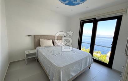 Bodrum Satılık Gündoğan'da Özel Plajlı, Deniz Manzaralı Villa
