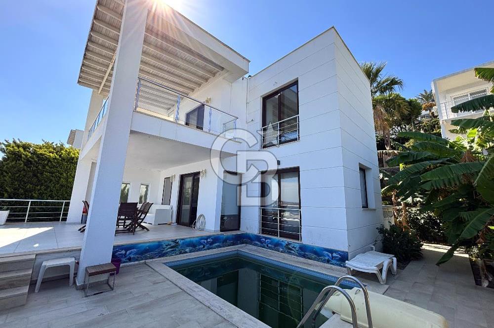 Bodrum Satılık Gündoğan'da Özel Plajlı, Deniz Manzaralı Villa