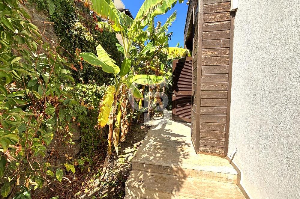 Bodrum Satılık Gündoğan'da Özel Plajlı, Deniz Manzaralı Villa