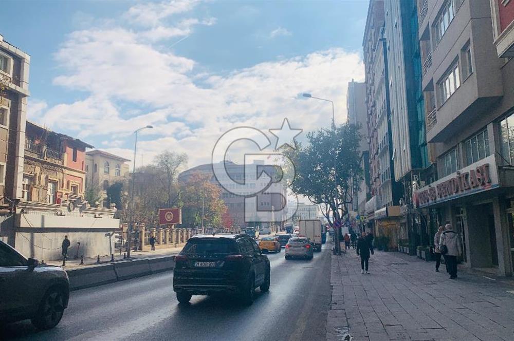 ULUS ÇANKIRI CADDESİNDE KURUMSAL KİRACILI SATILIK KOPLE BİNA
