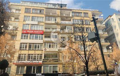 KIZILAY İZMİR BİR CADDESİNDE ŞEHİR MANZARALI SATILIK TERAS DAİRE