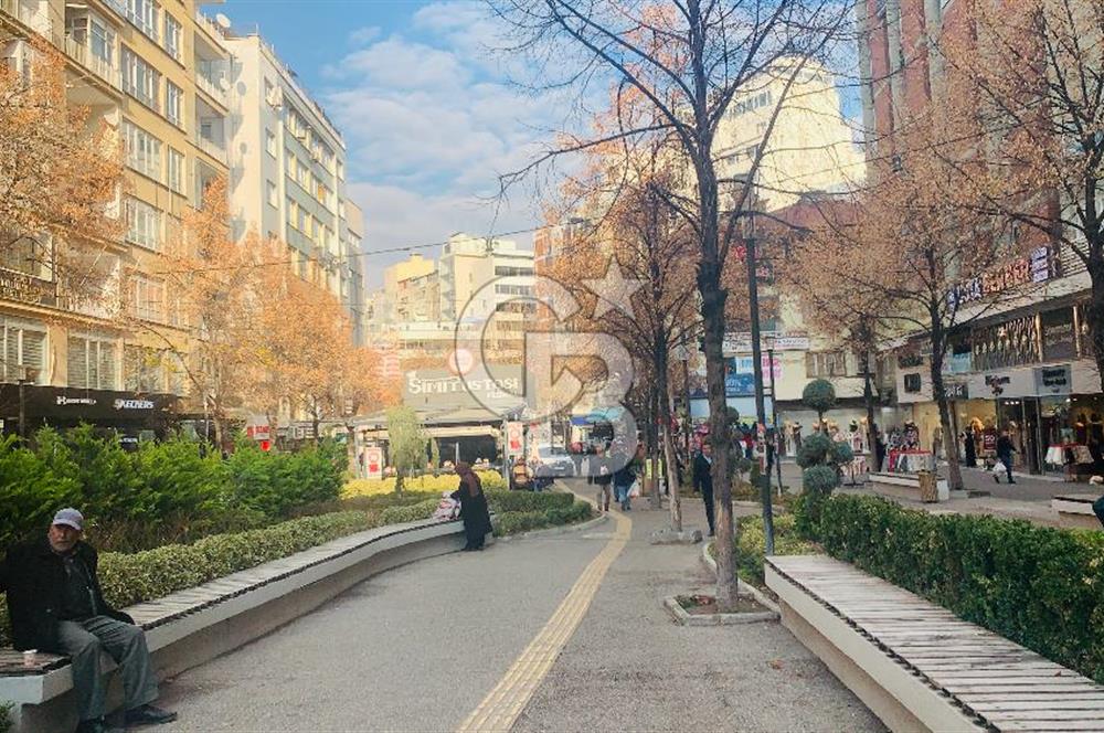 KIZILAY İZMİR BİR CADDESİNDE ŞEHİR MANZARALI SATILIK TERAS DAİRE