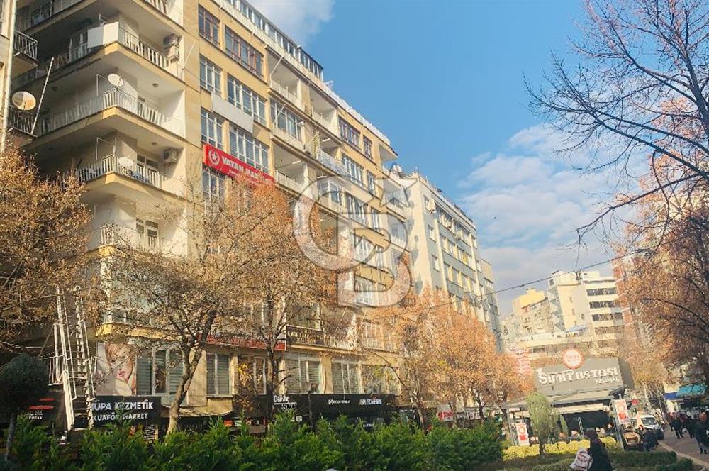 KIZILAY İZMİR BİR CADDESİNDE ŞEHİR MANZARALI SATILIK TERAS DAİRE