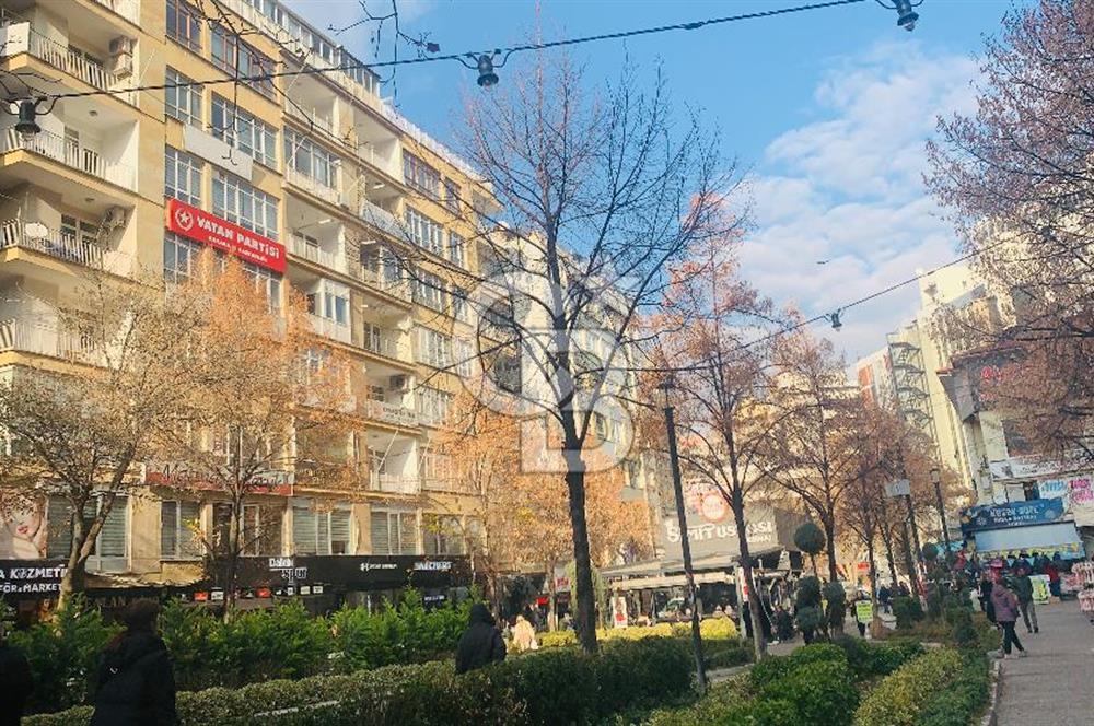 KIZILAY İZMİR BİR CADDESİNDE ŞEHİR MANZARALI SATILIK TERAS DAİRE