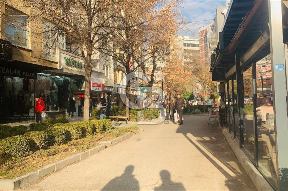 KIZILAY İZMİR BİR CADDESİNDE ŞEHİR MANZARALI SATILIK TERAS DAİRE