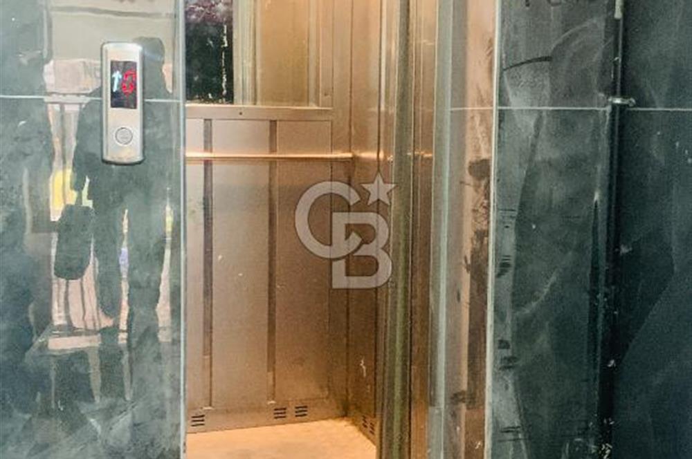 KIZILAY İZMİR BİR CADDESİNDE ŞEHİR MANZARALI SATILIK TERAS DAİRE