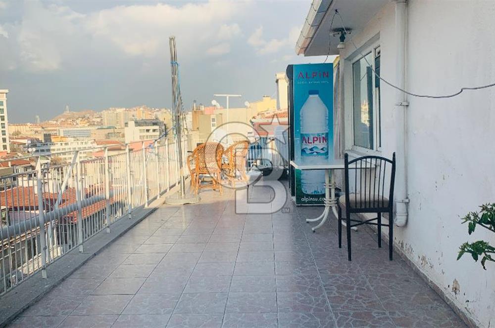 KIZILAY İZMİR BİR CADDESİNDE ŞEHİR MANZARALI SATILIK TERAS DAİRE