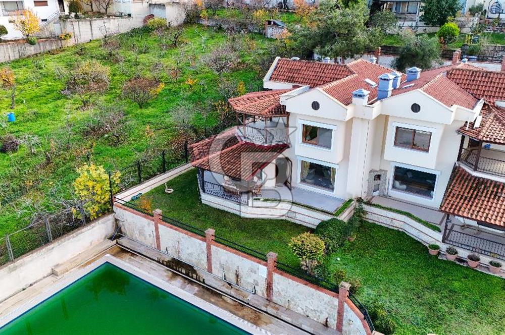 SALİHLİ BOZDAĞ ALLAHDİYEN'DE MANZARALI SİTE İÇİ HAVUZLU VİLLA