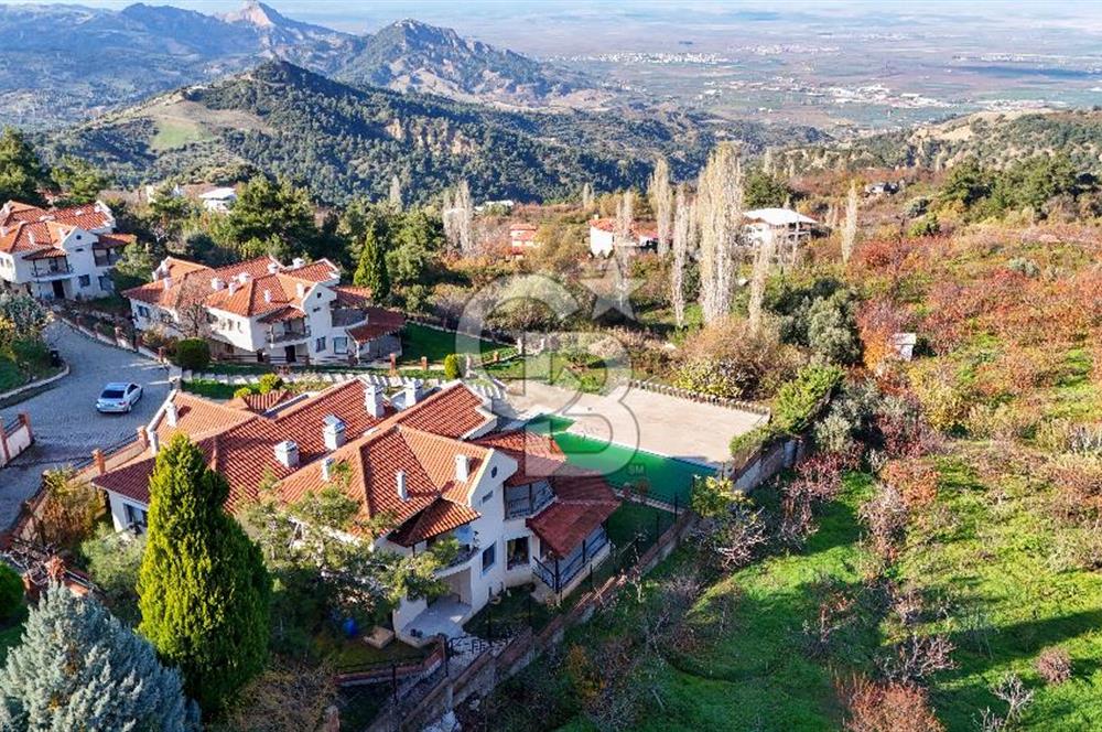 SALİHLİ BOZDAĞ ALLAHDİYEN'DE MANZARALI SİTE İÇİ HAVUZLU VİLLA