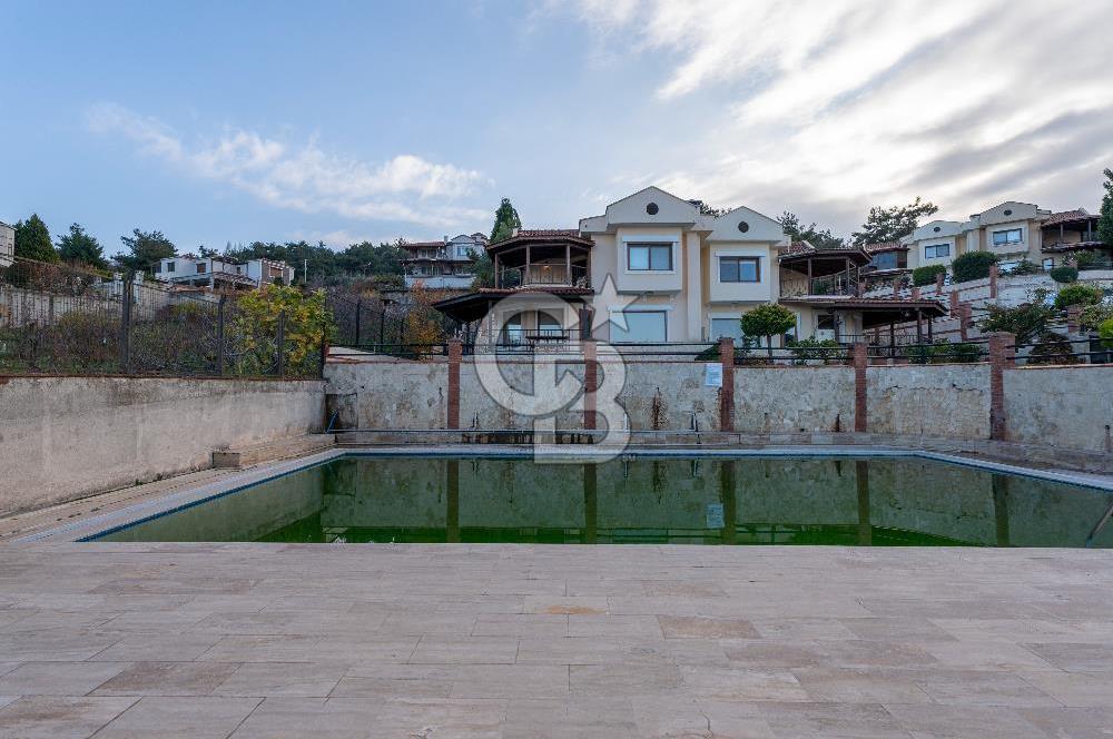 SALİHLİ BOZDAĞ ALLAHDİYEN'DE MANZARALI SİTE İÇİ HAVUZLU VİLLA
