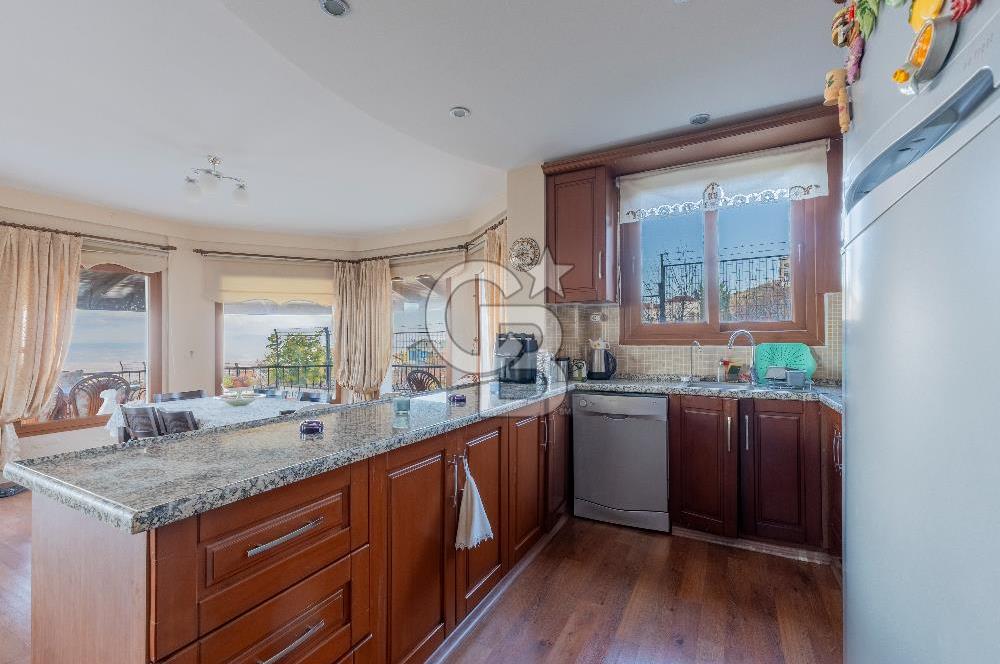 SALİHLİ BOZDAĞ ALLAHDİYEN'DE MANZARALI SİTE İÇİ HAVUZLU VİLLA