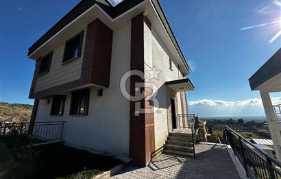 Manisa Üçpınarda Şehir Manzaralı Müstakil Havuzlu 4+2 İkiz Villa