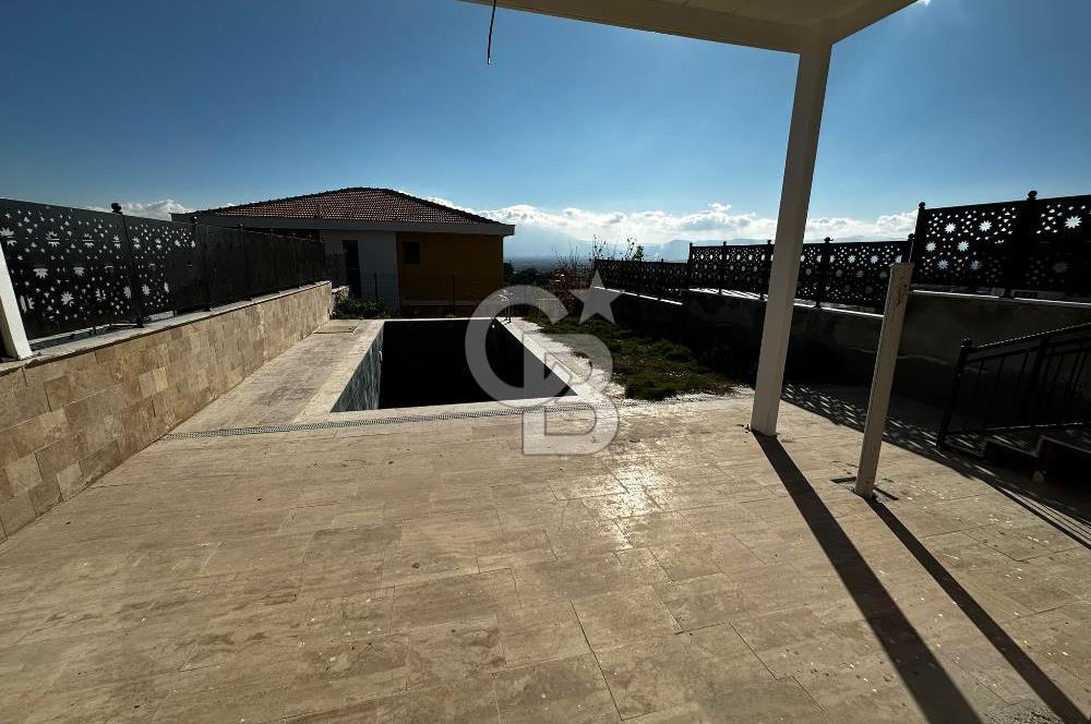 Manisa Üçpınarda Şehir Manzaralı Müstakil Havuzlu 4+2 İkiz Villa