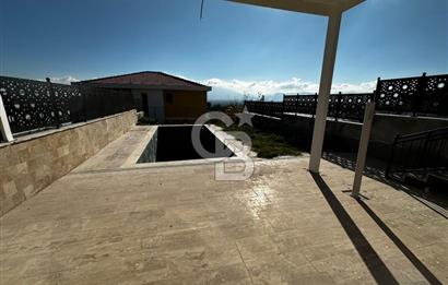 Manisa Üçpınarda Şehir Manzaralı Müstakil Havuzlu 4+2 İkiz Villa